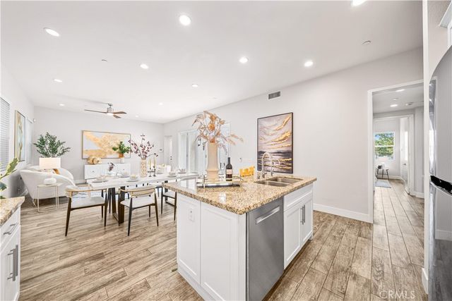 220 Follyhatch, Irvine, CA 92618