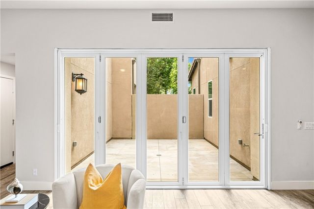 220 Follyhatch, Irvine, CA 92618