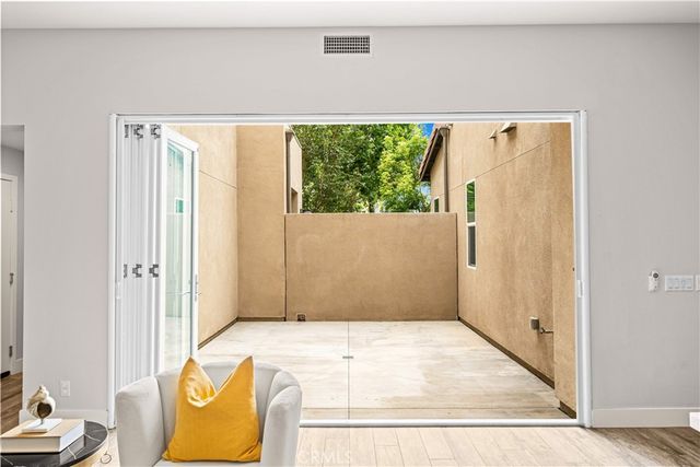 220 Follyhatch, Irvine, CA 92618