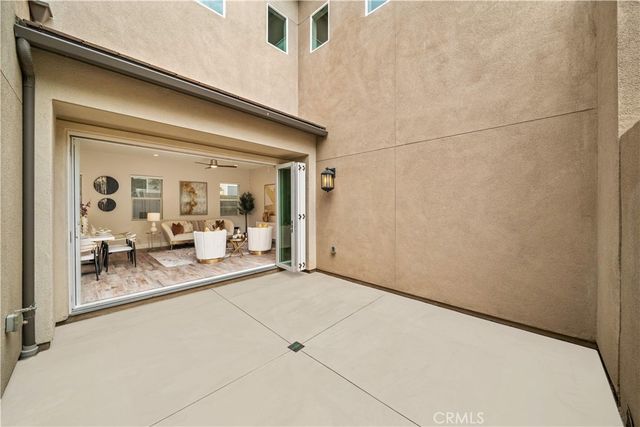 220 Follyhatch, Irvine, CA 92618