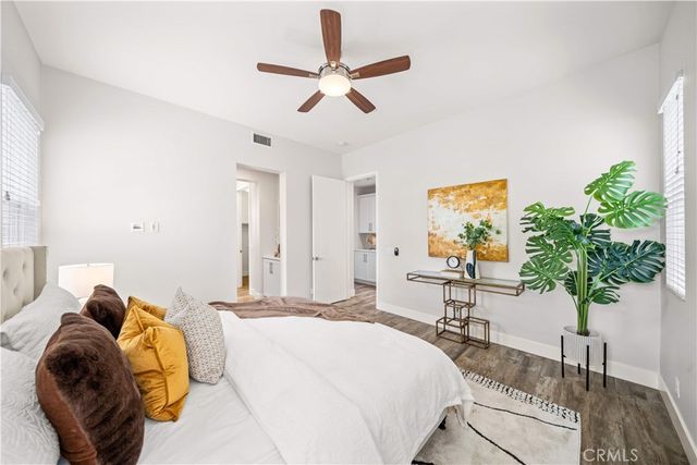 220 Follyhatch, Irvine, CA 92618