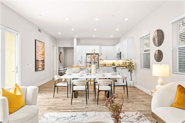 220 Follyhatch, Irvine, CA 92618