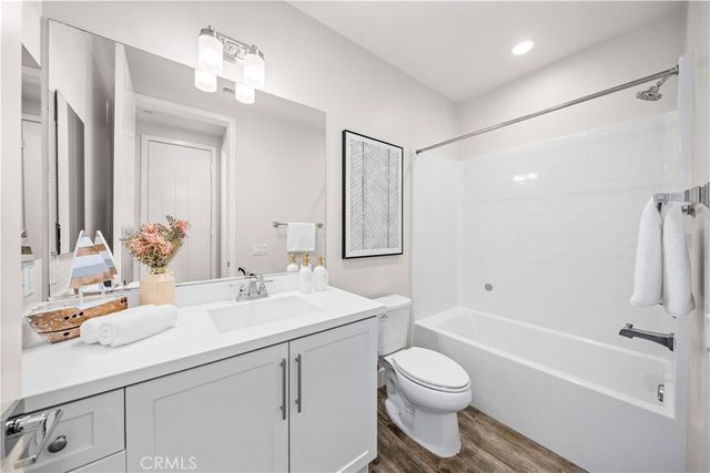 220 Follyhatch, Irvine, CA 92618