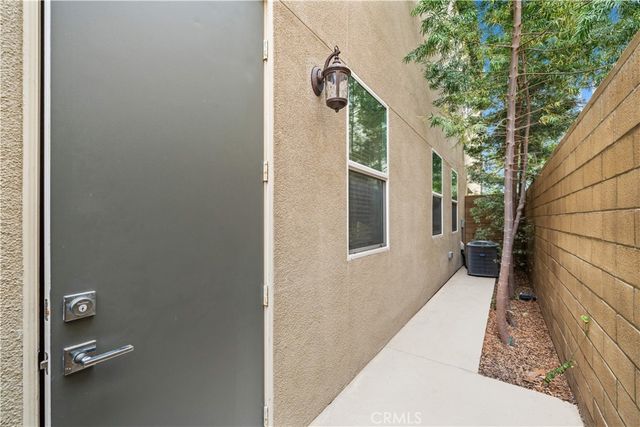 220 Follyhatch, Irvine, CA 92618