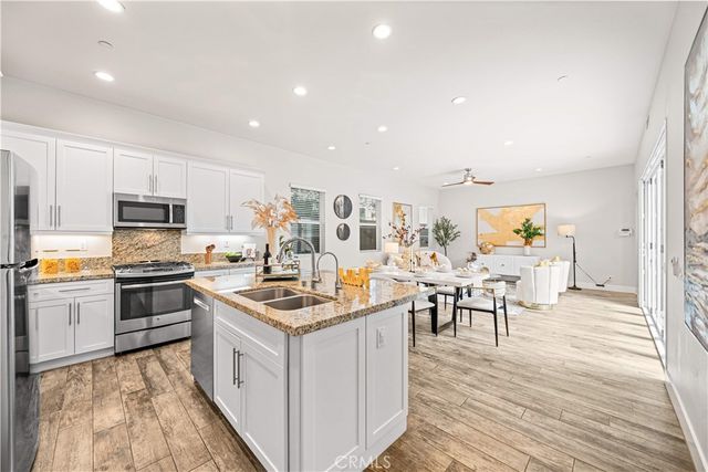 220 Follyhatch, Irvine, CA 92618