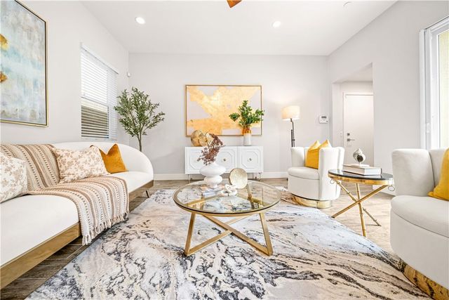 220 Follyhatch, Irvine, CA 92618