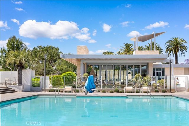 220 Follyhatch, Irvine, CA 92618