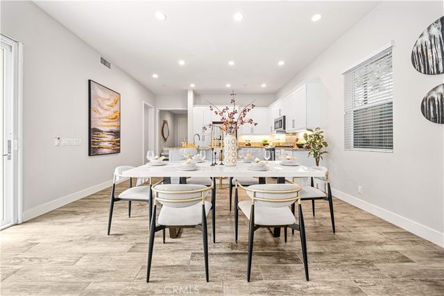 220 Follyhatch, Irvine, CA 92618