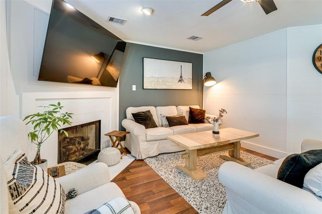 34 Steep Trail Place, Conroe, TX 77385