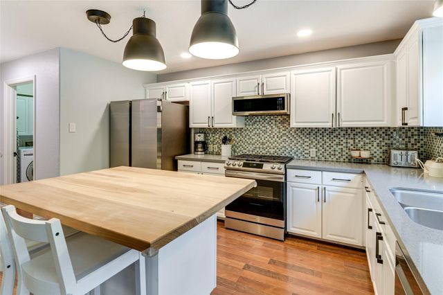 34 Steep Trail Place, Conroe, TX 77385