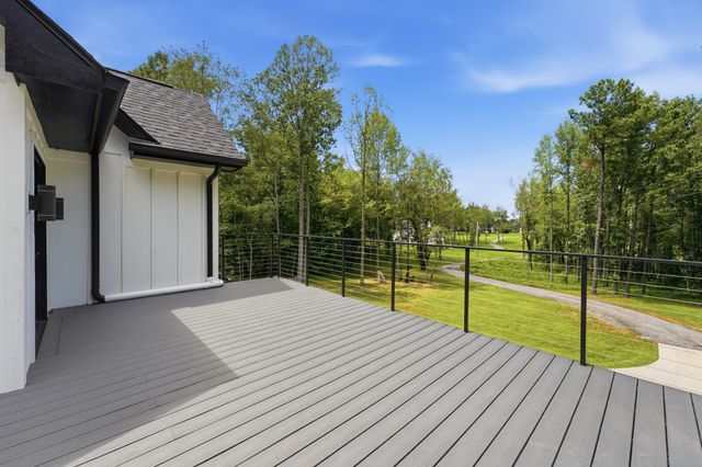 1038 Garton Rd, Burns, TN 37029