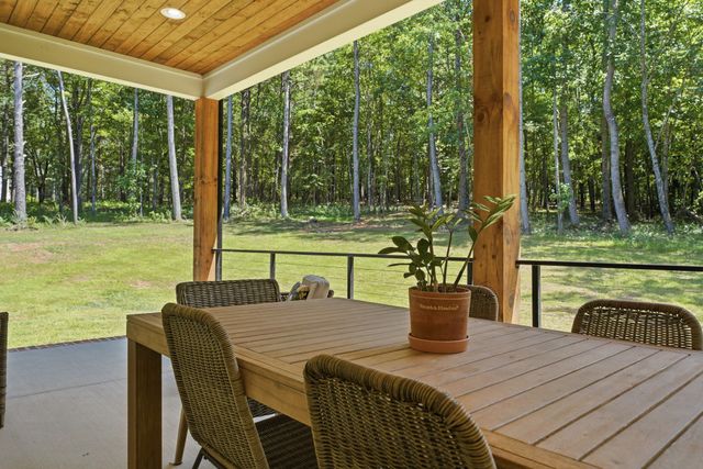 1038 Garton Rd, Burns, TN 37029
