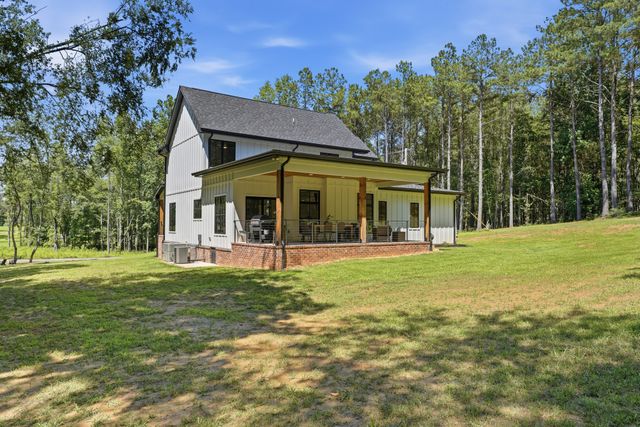 1038 Garton Rd, Burns, TN 37029