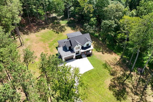 1038 Garton Rd, Burns, TN 37029