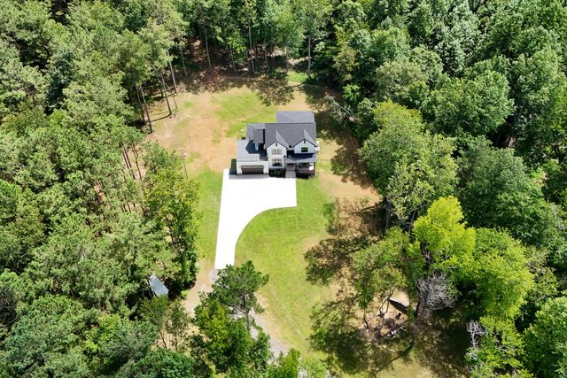 1038 Garton Rd, Burns, TN 37029