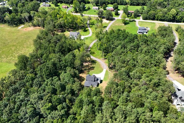 1038 Garton Rd, Burns, TN 37029