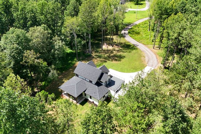 1038 Garton Rd, Burns, TN 37029