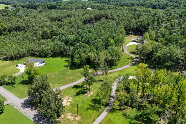 1038 Garton Rd, Burns, TN 37029