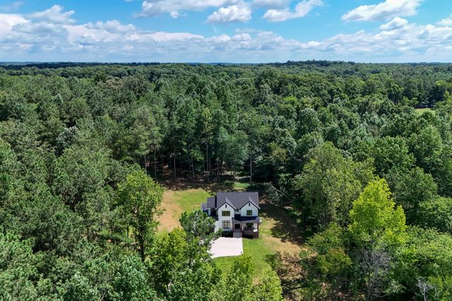 1038 Garton Rd, Burns, TN 37029