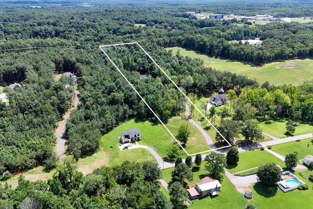 1038 Garton Rd, Burns, TN 37029