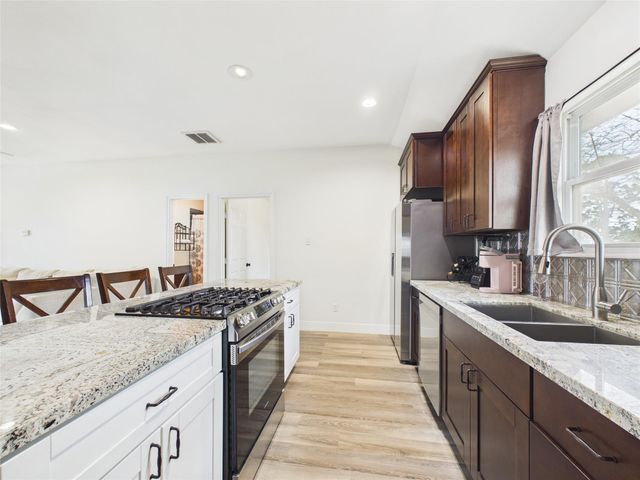 4506 Linninger Lane, Dickinson, TX 77539