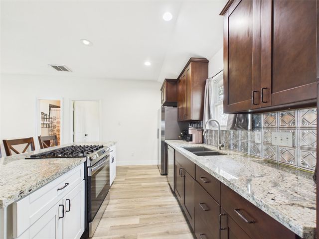 4506 Linninger Lane, Dickinson, TX 77539