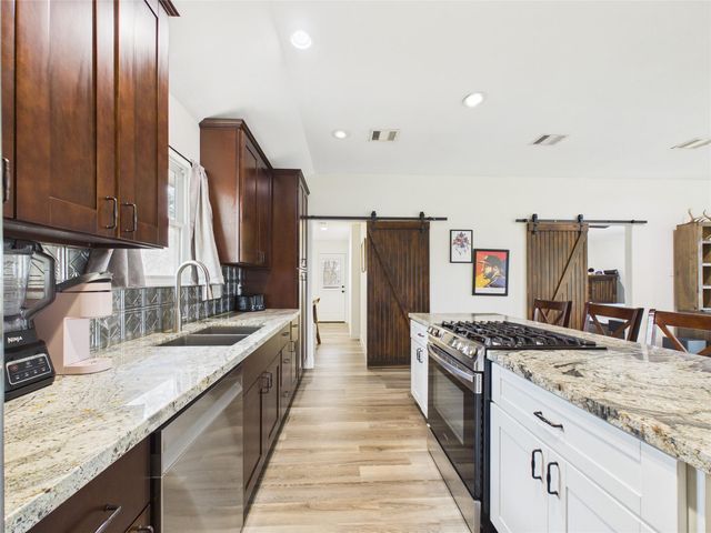 4506 Linninger Lane, Dickinson, TX 77539