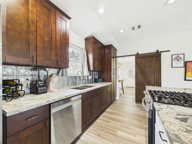 4506 Linninger Lane, Dickinson, TX 77539