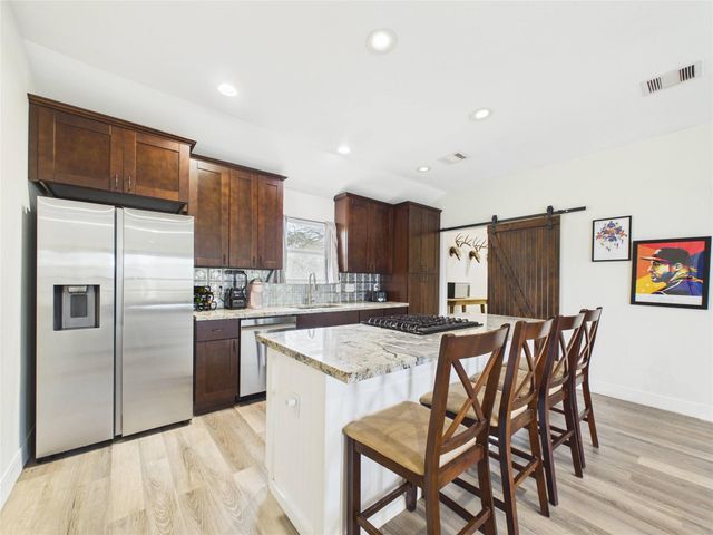 4506 Linninger Lane, Dickinson, TX 77539