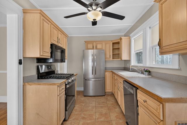 141-143 Stetson Ave 1, Swampscott, MA 01907