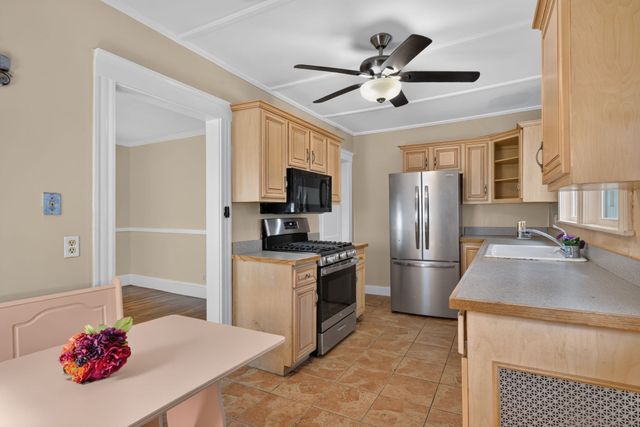 141-143 Stetson Ave 1, Swampscott, MA 01907