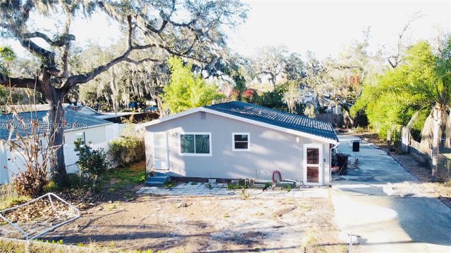 2506 Waver St, Plant City, FL 33563