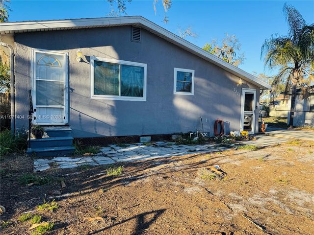2506 Waver St, Plant City, FL 33563