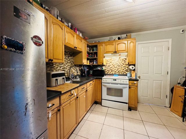 2506 Waver St, Plant City, FL 33563