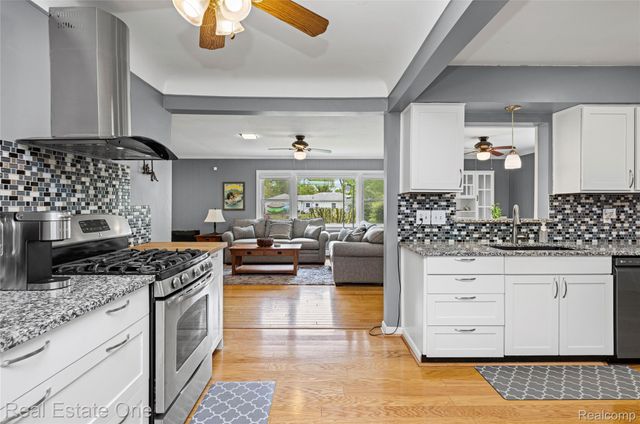 2262 Kohler Street, Waterford Charter Township, MI 48329