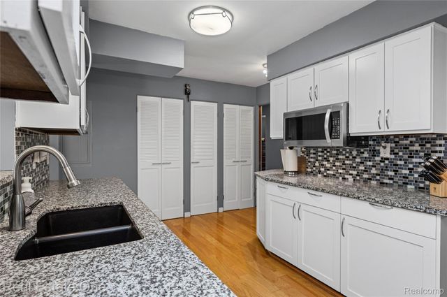 2262 Kohler Street, Waterford Charter Township, MI 48329