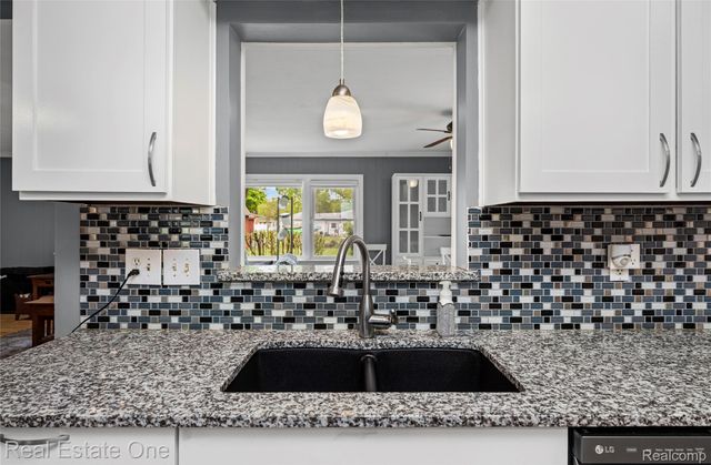 2262 Kohler Street, Waterford Charter Township, MI 48329