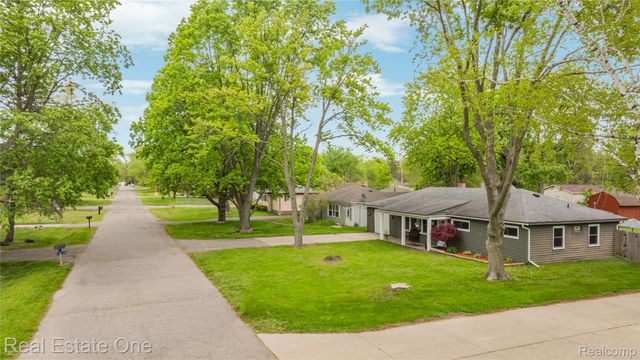 2262 Kohler Street, Waterford Charter Township, MI 48329