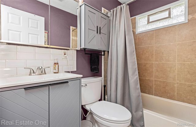 2262 Kohler Street, Waterford Charter Township, MI 48329