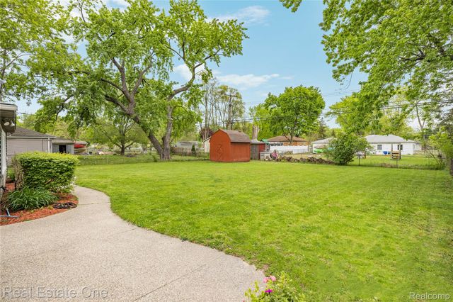 2262 Kohler Street, Waterford Charter Township, MI 48329