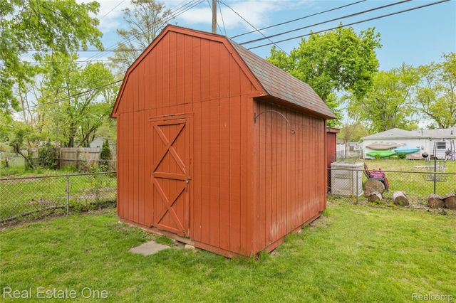 2262 Kohler Street, Waterford Charter Township, MI 48329