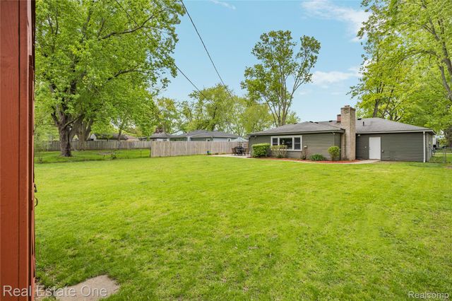 2262 Kohler Street, Waterford Charter Township, MI 48329