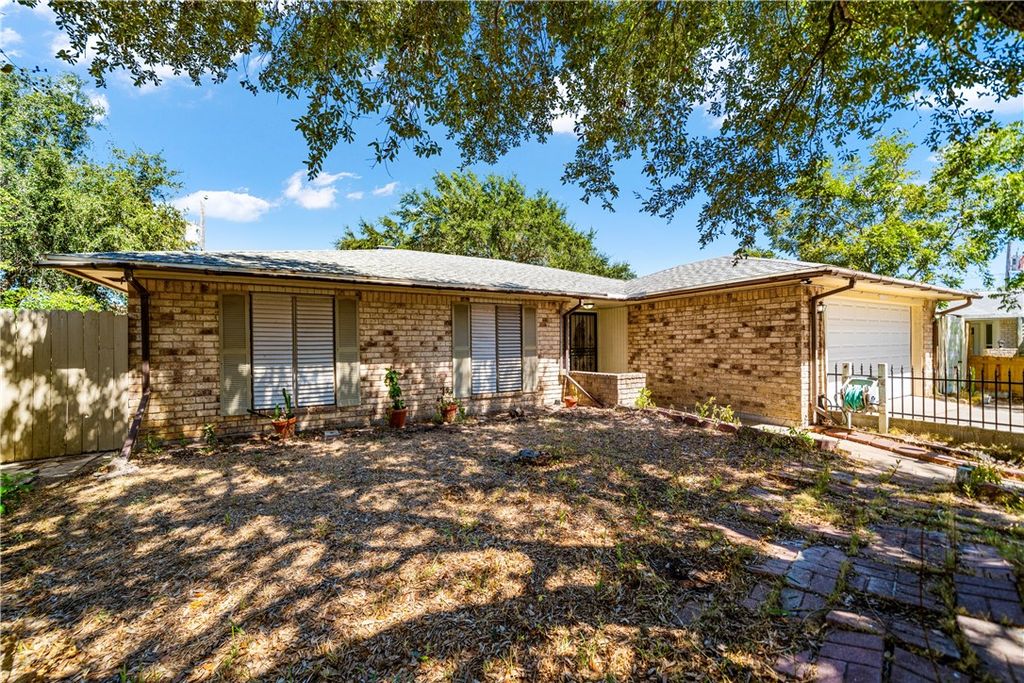 2210 Brighton Dr, Corpus Christi, TX 78418 — exterior