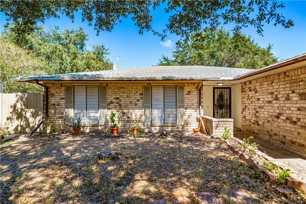 2210 Brighton Dr, Corpus Christi, TX 78418 — photo 4