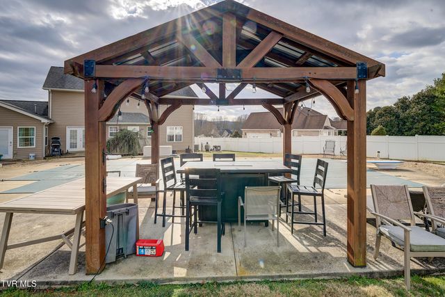 308 Autumn Circle, Bluff City, TN 37618