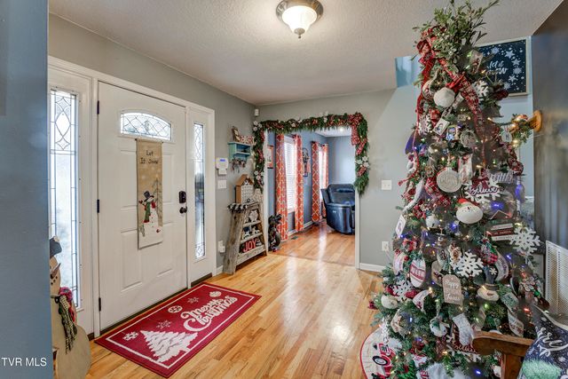 308 Autumn Circle, Bluff City, TN 37618