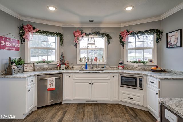 308 Autumn Circle, Bluff City, TN 37618