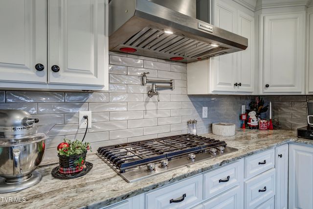 308 Autumn Circle, Bluff City, TN 37618