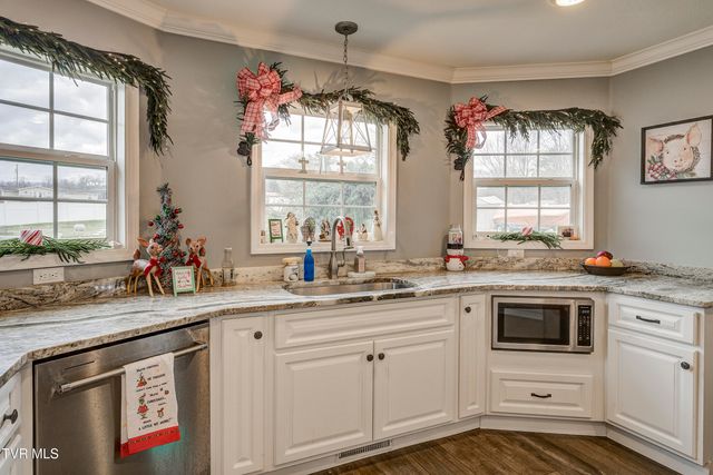 308 Autumn Circle, Bluff City, TN 37618