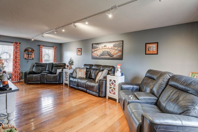 308 Autumn Circle, Bluff City, TN 37618